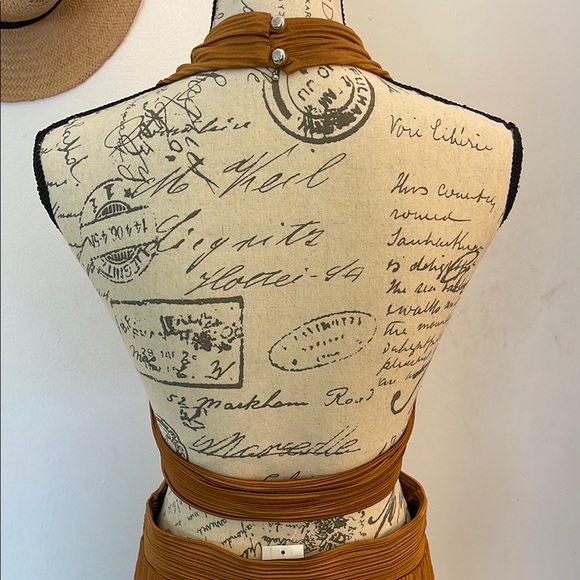 MADRAG | NWT Women’s Chic Bronze Halter 2 Piece Size Large - Picture 5 of 8